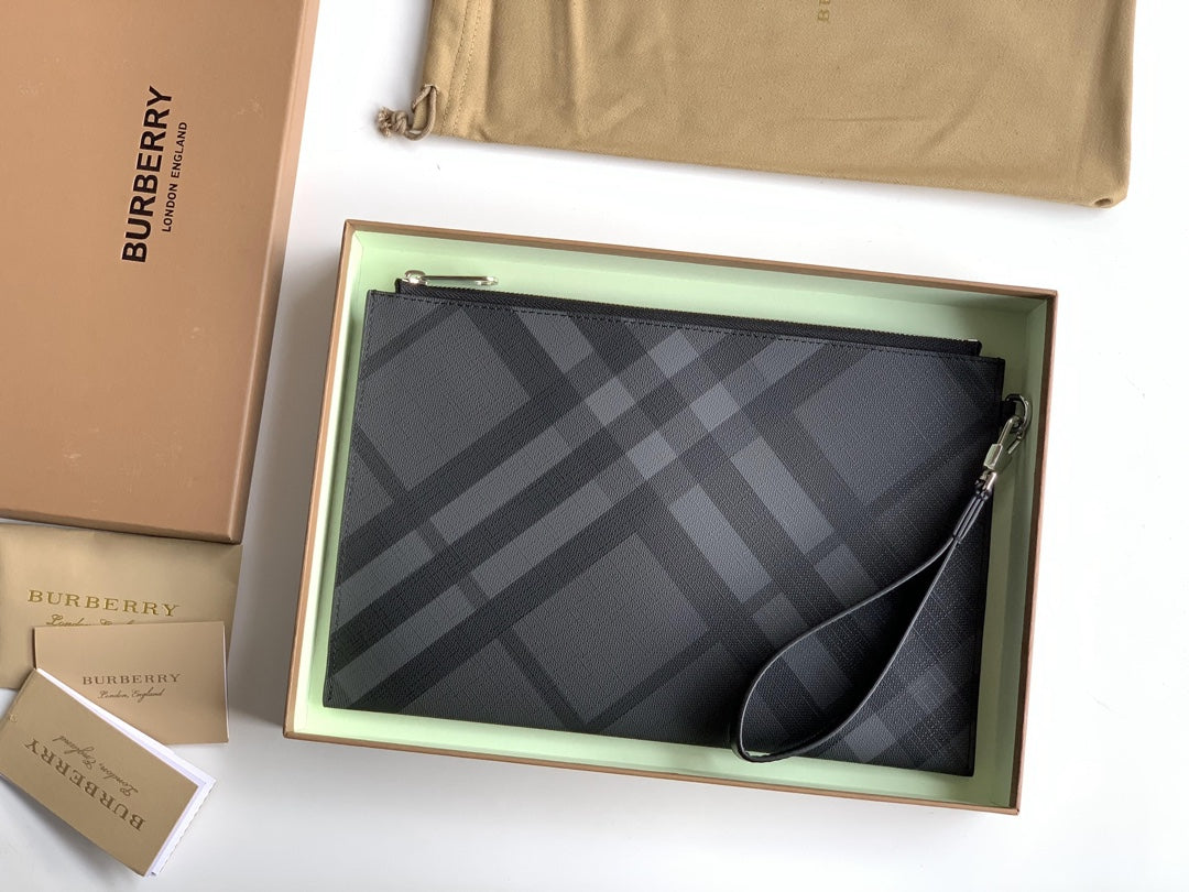 Клатч Burberry London із зернистої натуральної шкіри — фото 1