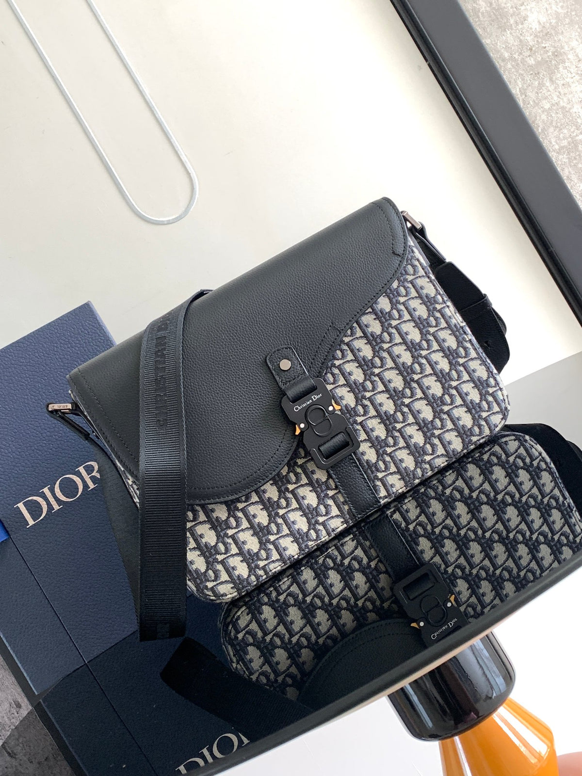 Велика сумка-месенджер Dior Saddle з натуральної шкіри — фото 1