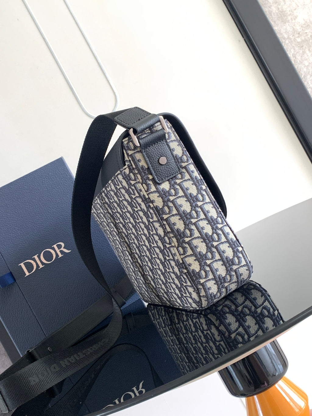 Сумка-месенджер Dior Saddle із зернистої натуральної шкіри, чорно-бежева — фото 2