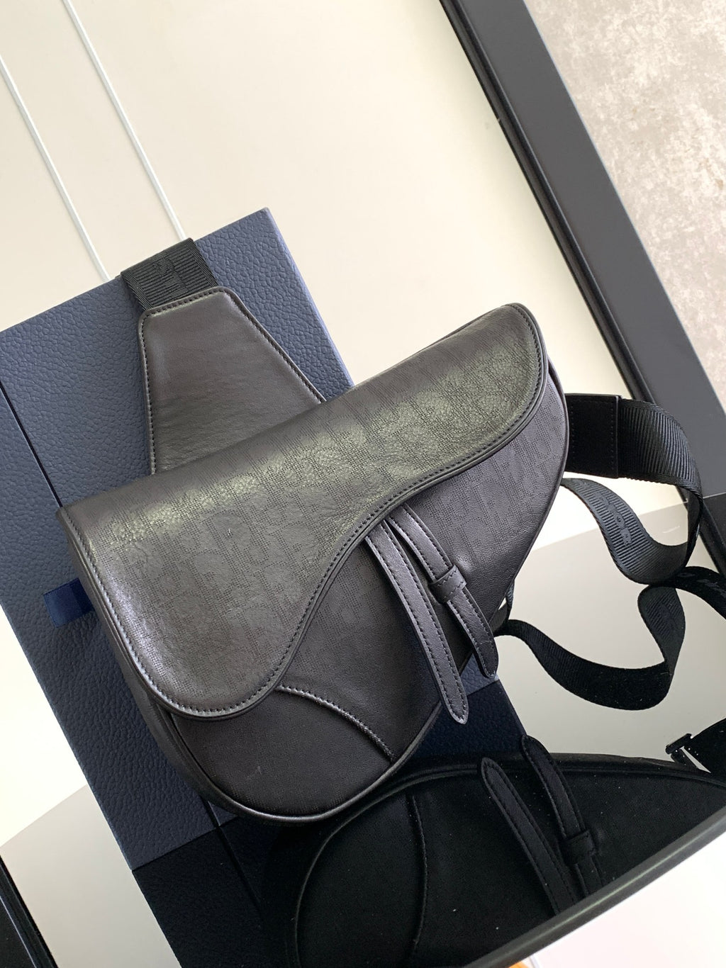 Сумка через плече Dior Saddle з натуральної шкіри — фото 1