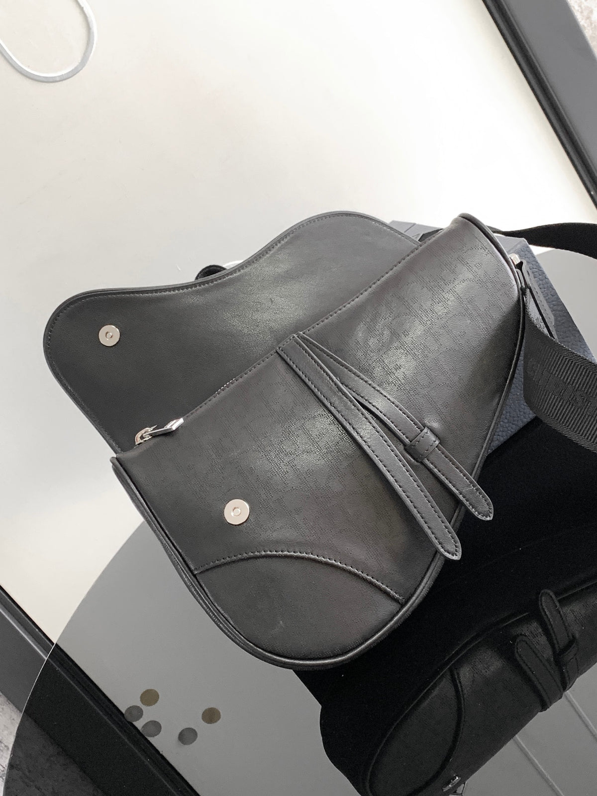 Сумка через плече Dior Saddle з натуральної шкіри — фото 7