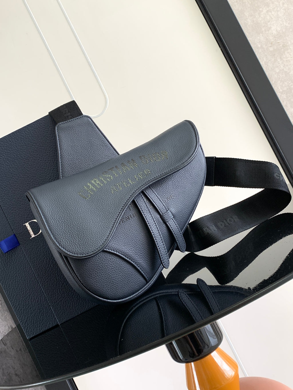 Сумка через плече Dior Saddle з натуральної шкіри — фото 1