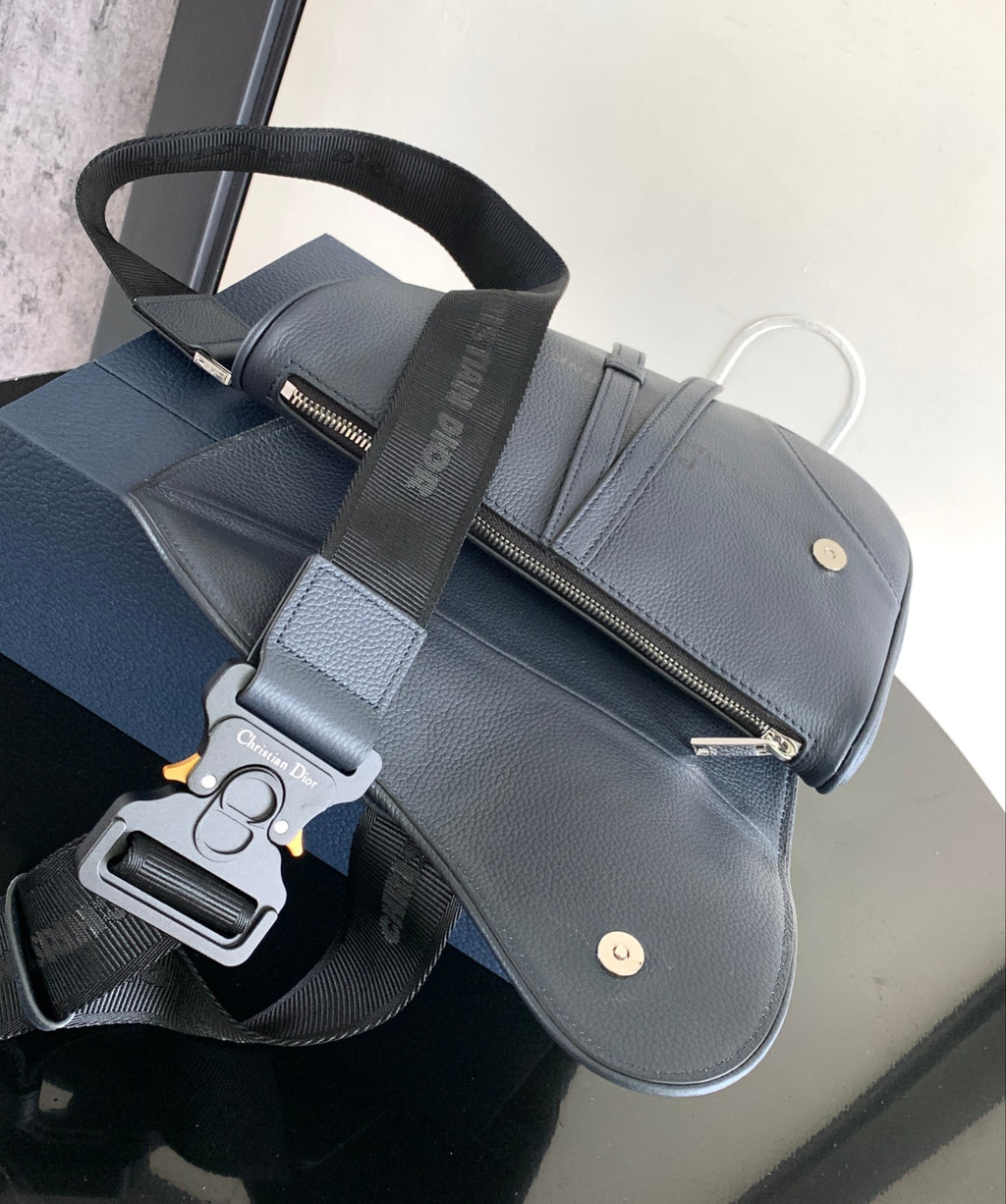 Сумка через плече Dior Saddle з натуральної шкіри — фото 7