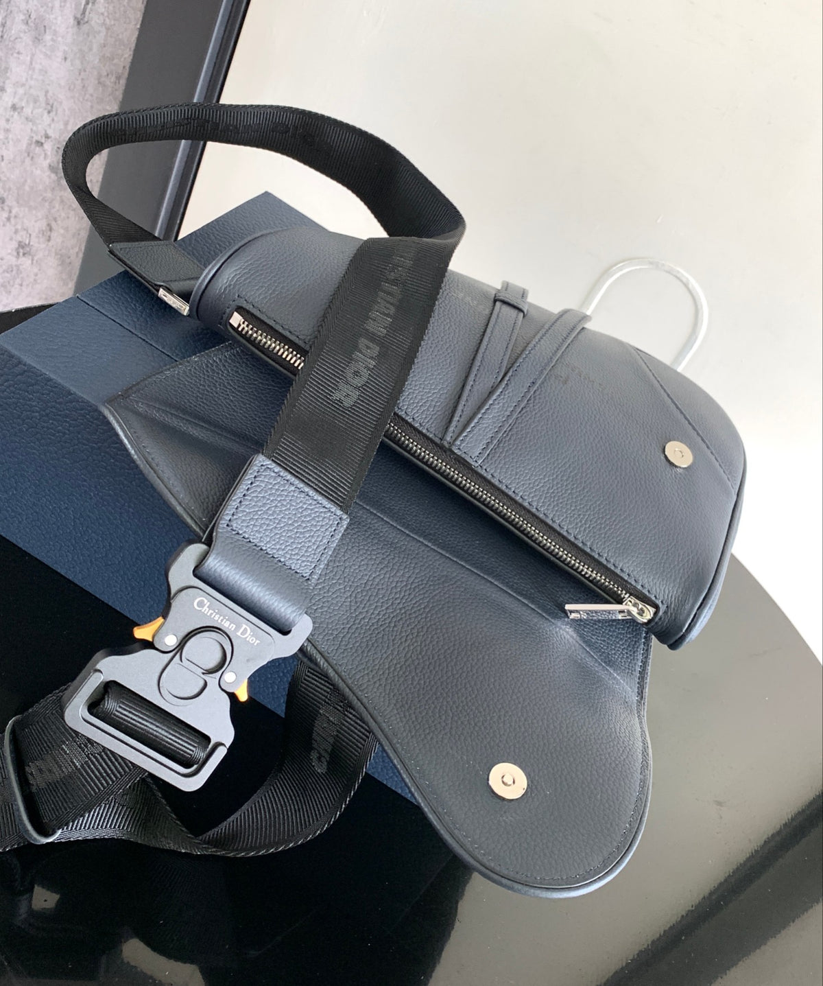 Сумка через плече Dior Saddle з натуральної шкіри — фото 7