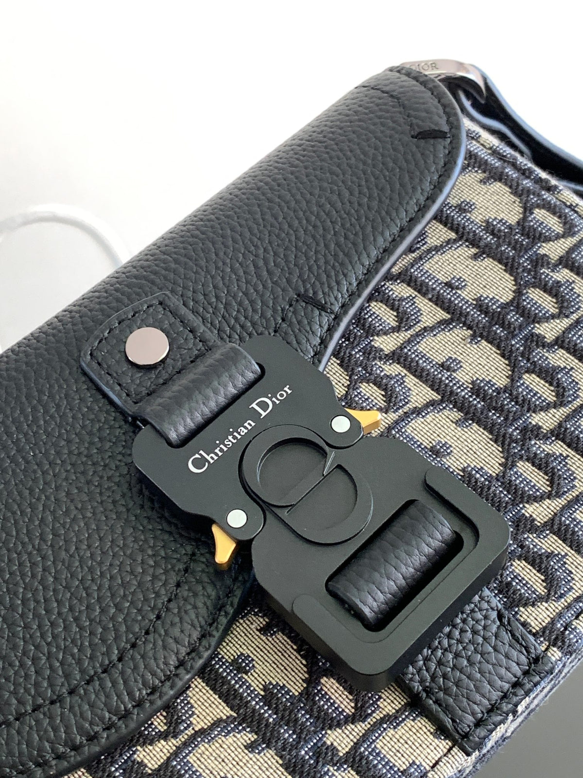 Клатч Dior Saddle із зернистої натуральної шкіри, чорно-бежевий — фото 4