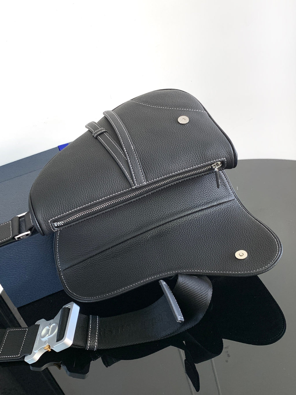 Сумка через плече Dior Saddle з натуральної шкіри — фото 8