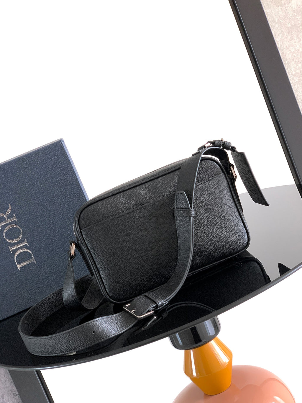 Сумка-месенджер Dior CD Icon із зернистої натуральної шкіри, чорна — фото 4