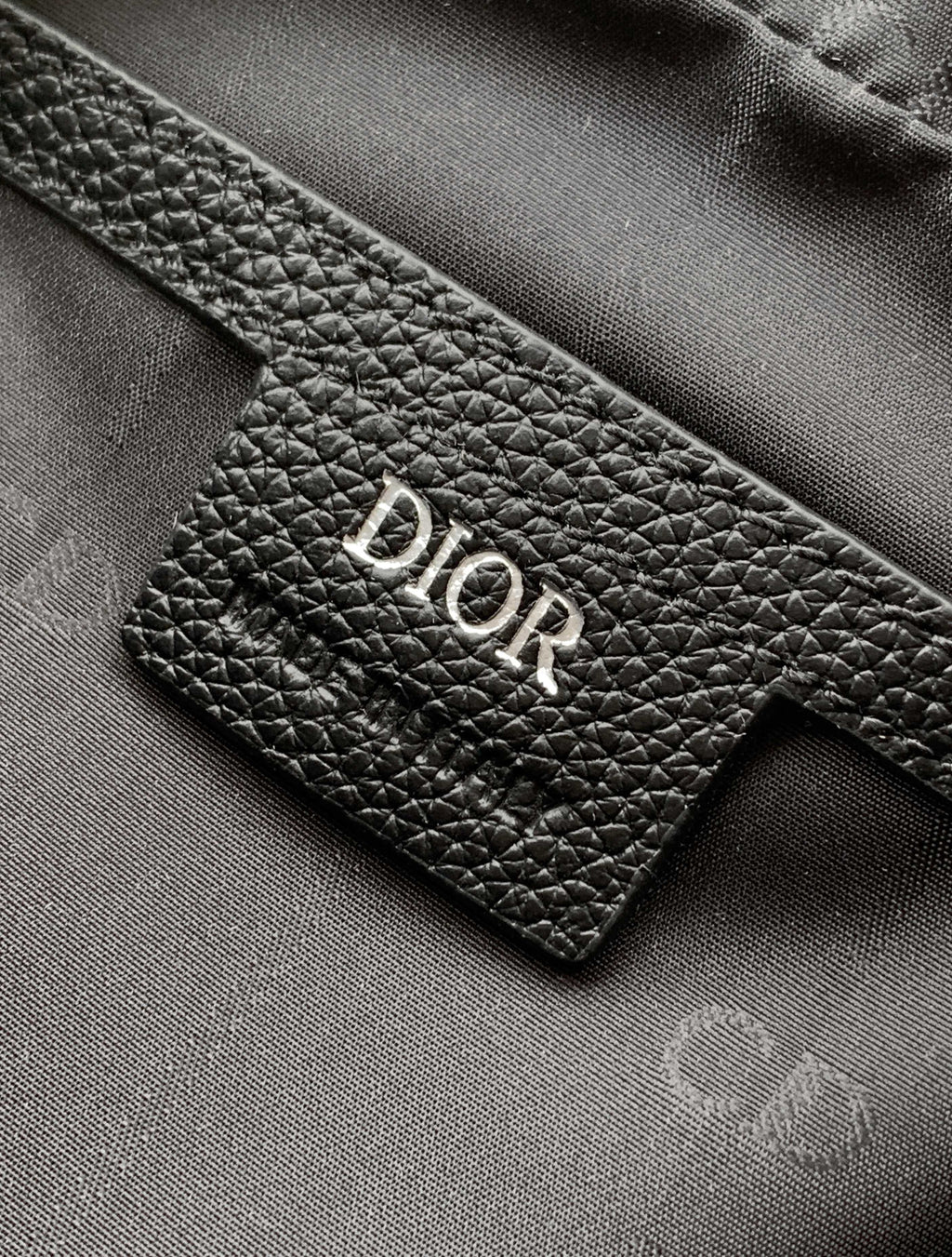 Сумка-месенджер Dior CD Icon із зернистої натуральної шкіри, чорна — фото 5