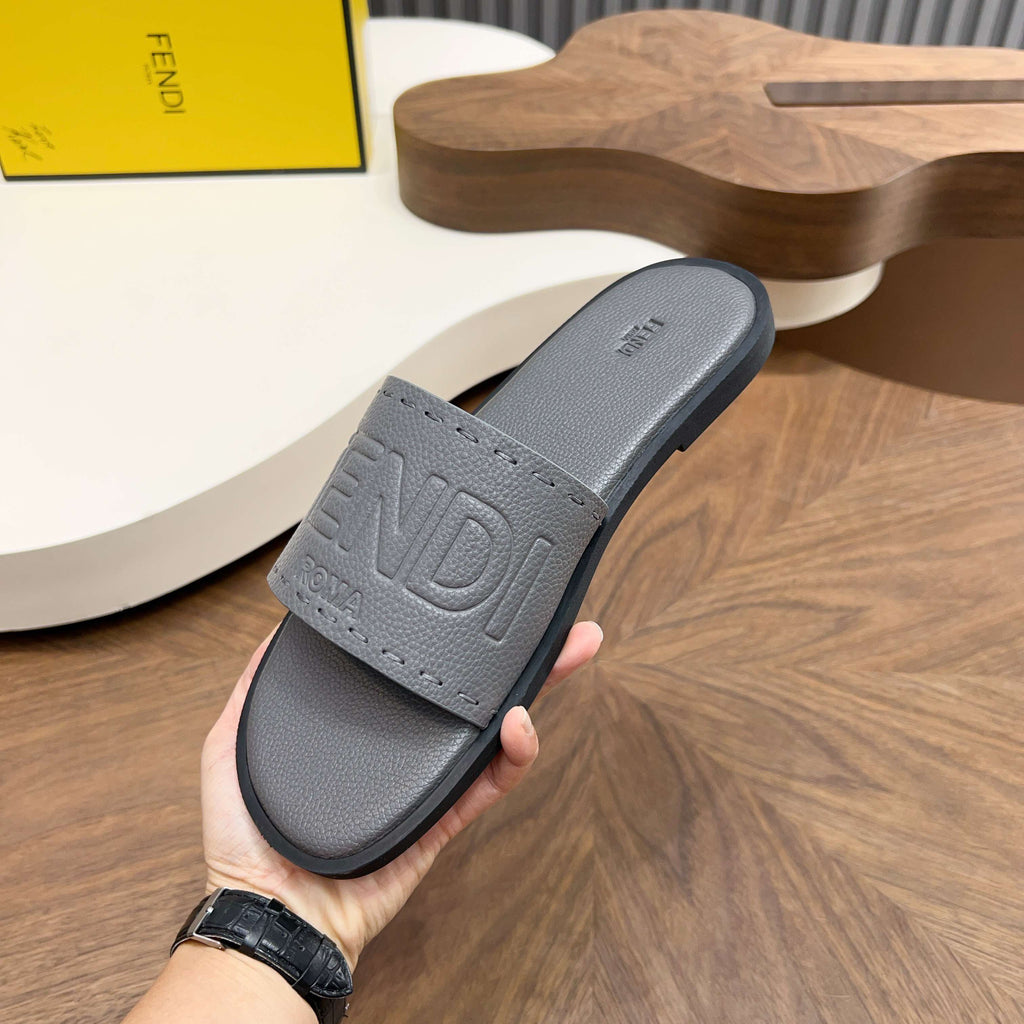 Шкіряні шльопанці Fendi з широкою перемичкою