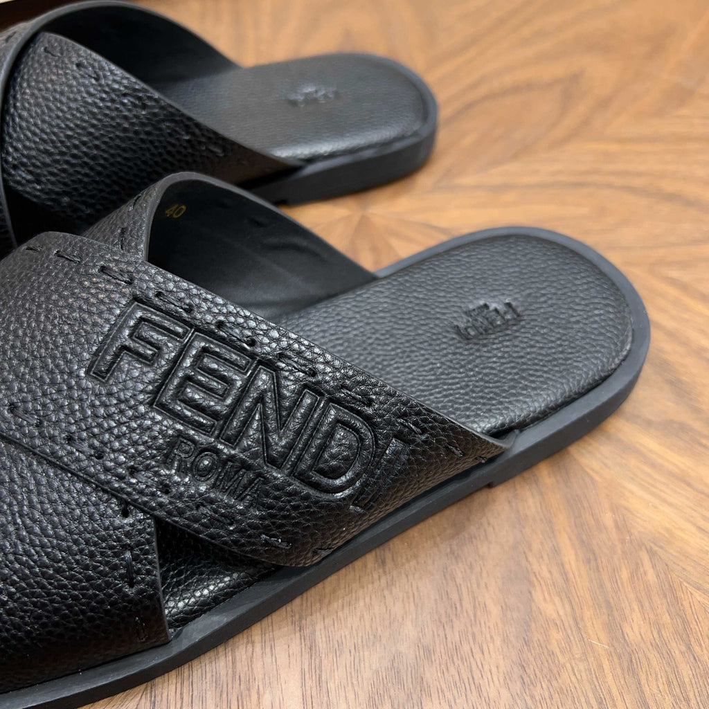Шкіряні шльопанці Fendi з перехресною перемичкою