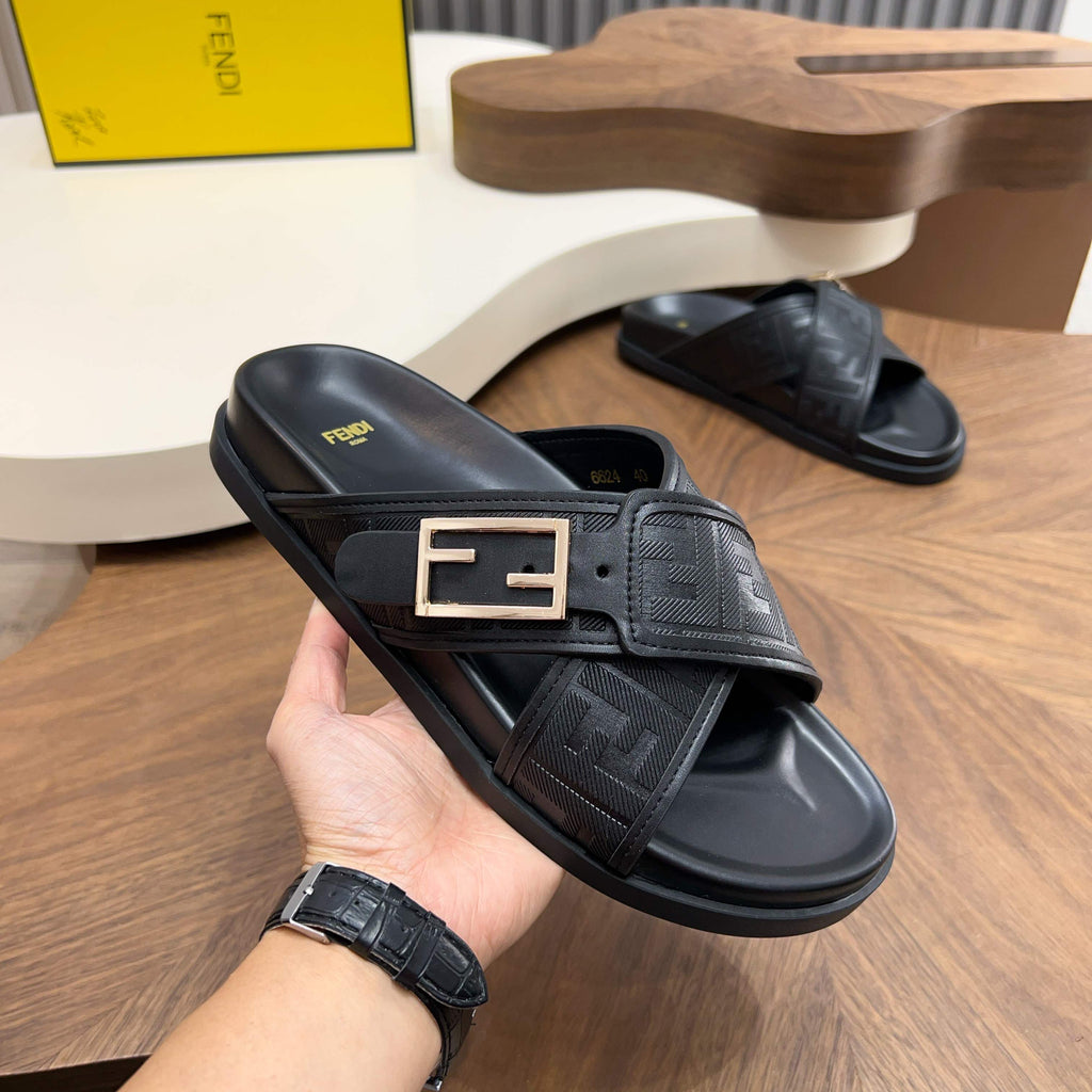 Шкіряні шльопанці Fendi з перехресними ремінцями