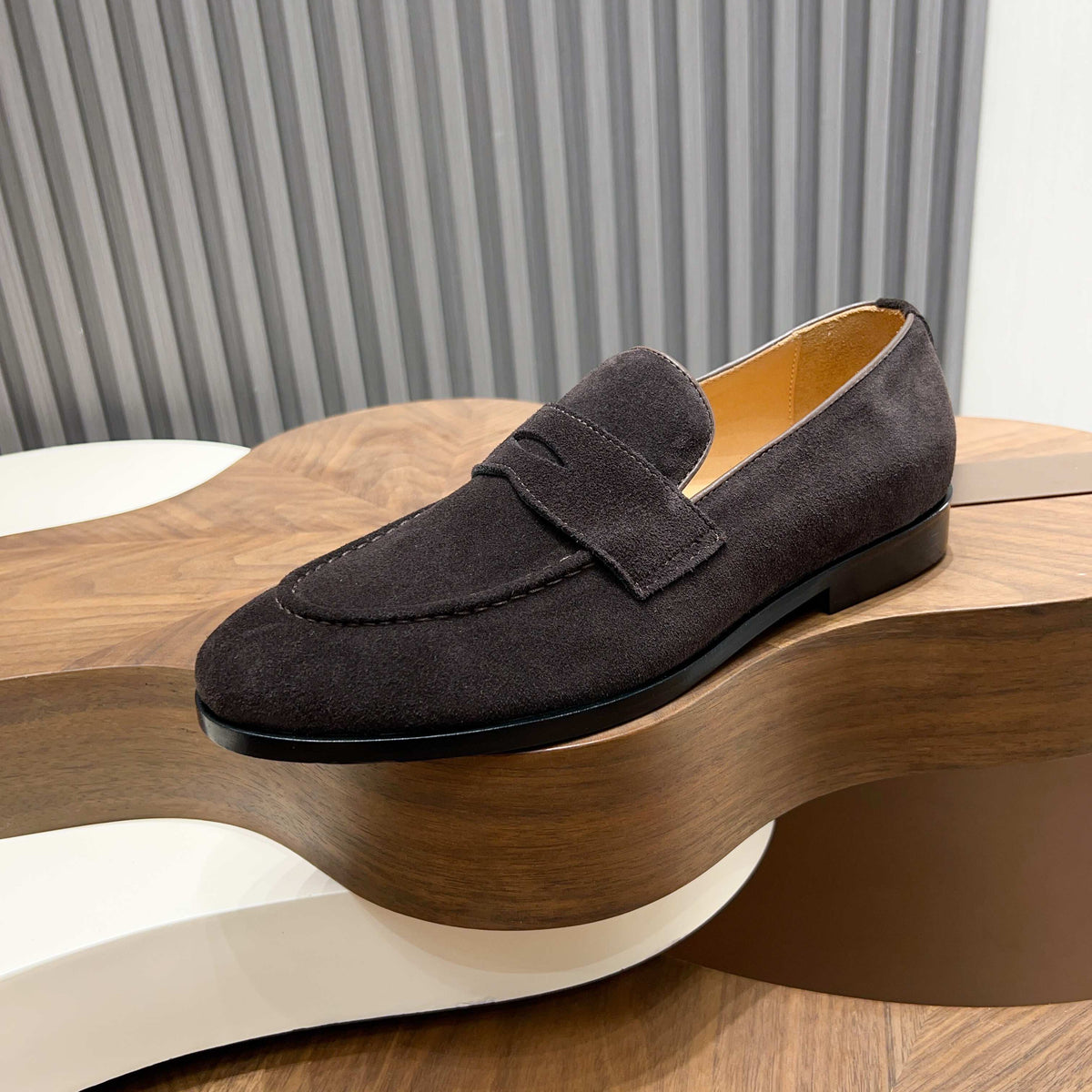 З нубуку з китицями лофери Loro Piana