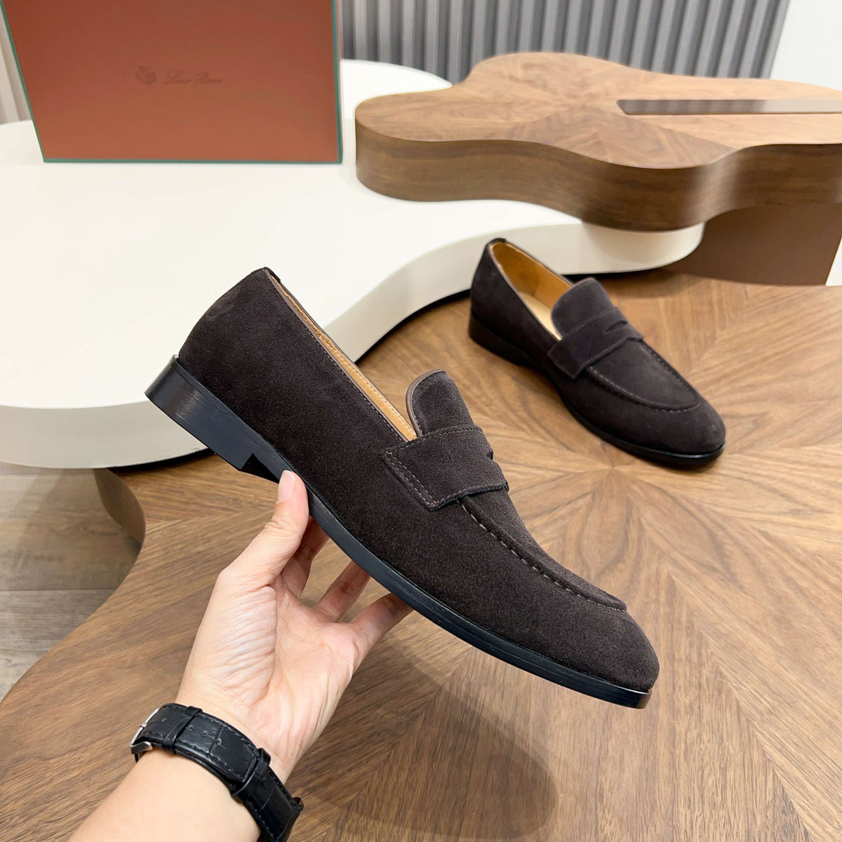 З нубуку з китицями лофери Loro Piana