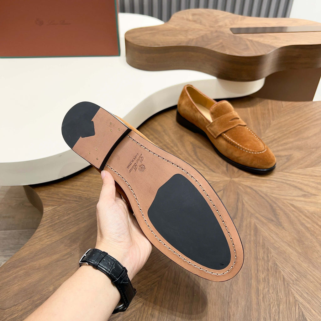 З нубуку з китицями лофери Loro Piana