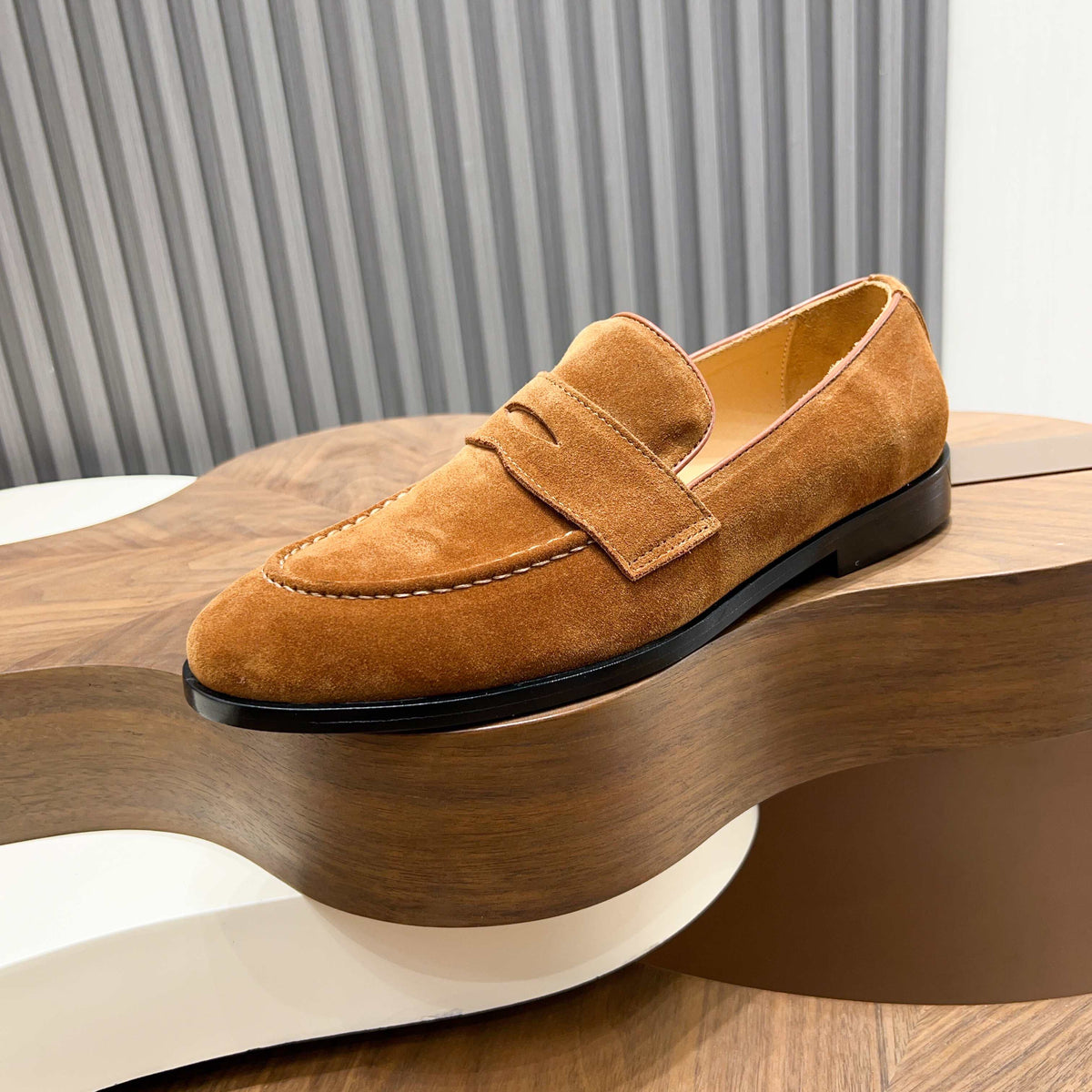 З нубуку з китицями лофери Loro Piana