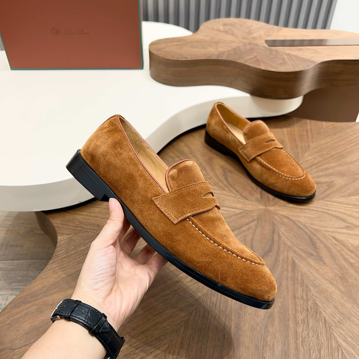 З нубуку з китицями лофери Loro Piana