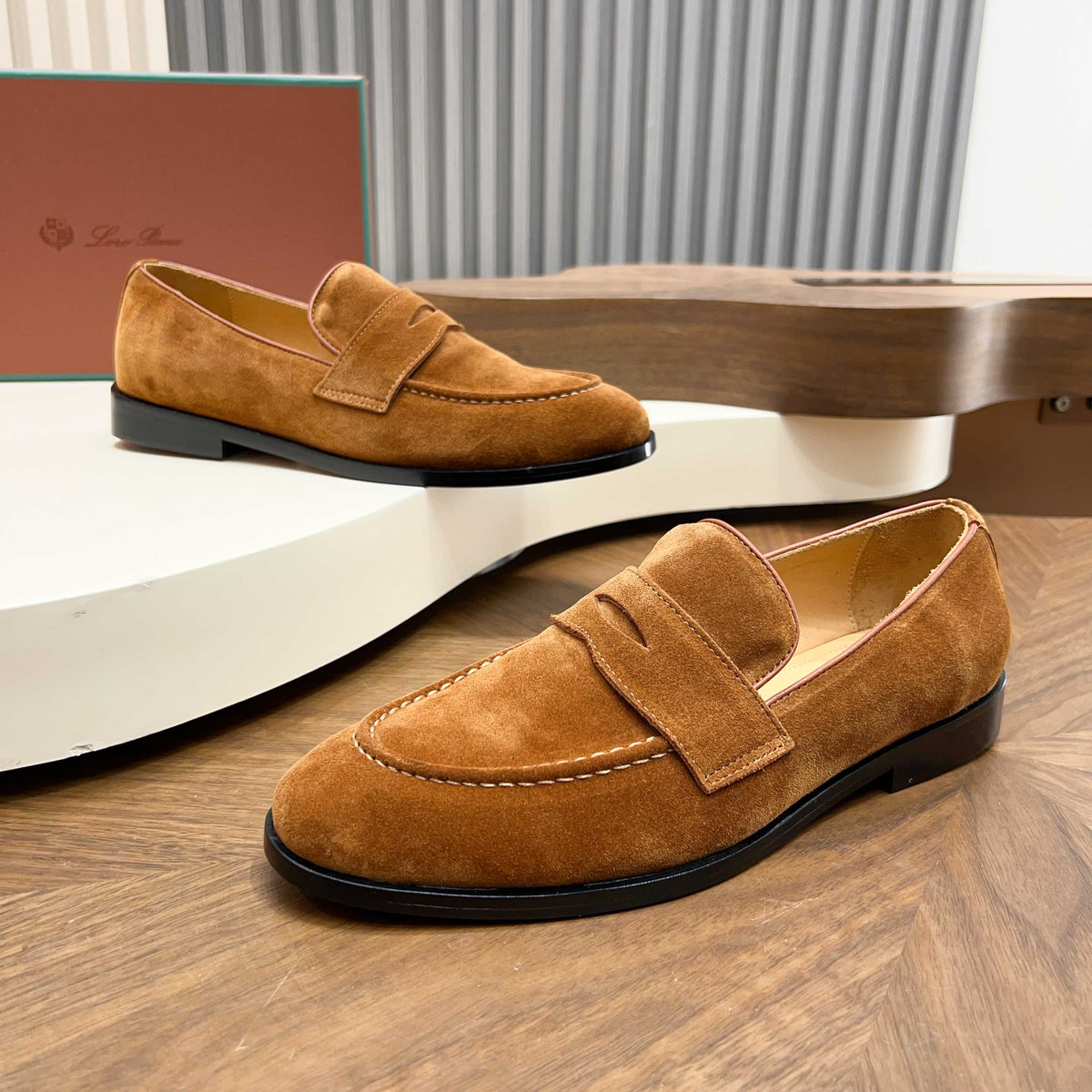 З нубуку з китицями лофери Loro Piana