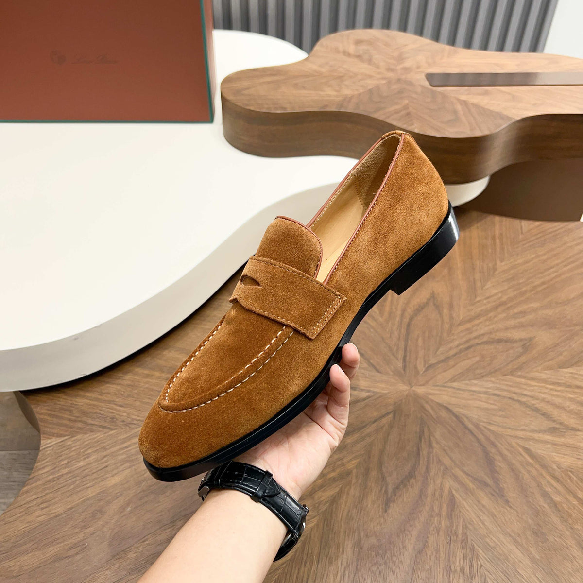З нубуку з китицями лофери Loro Piana