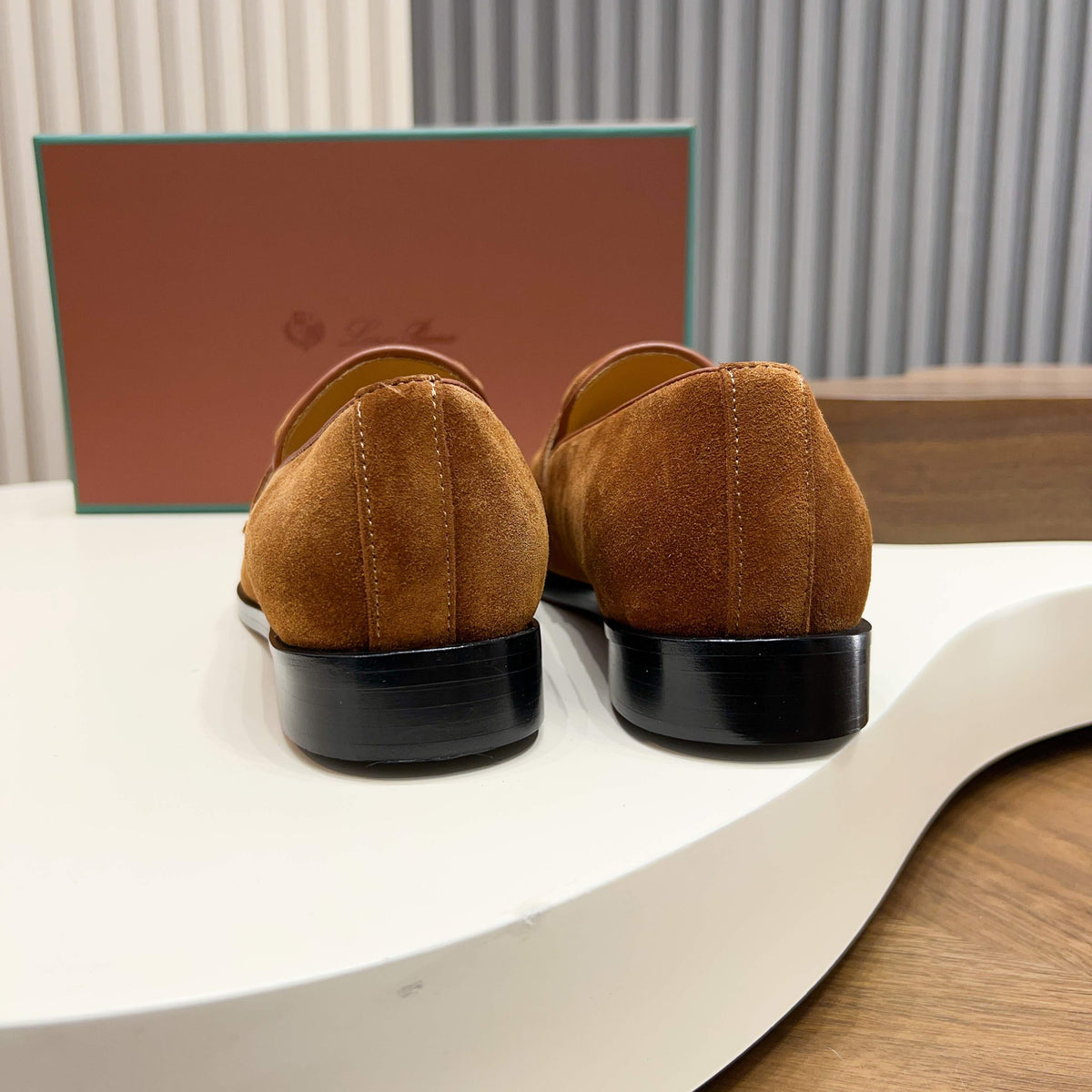 З нубуку з китицями лофери Loro Piana