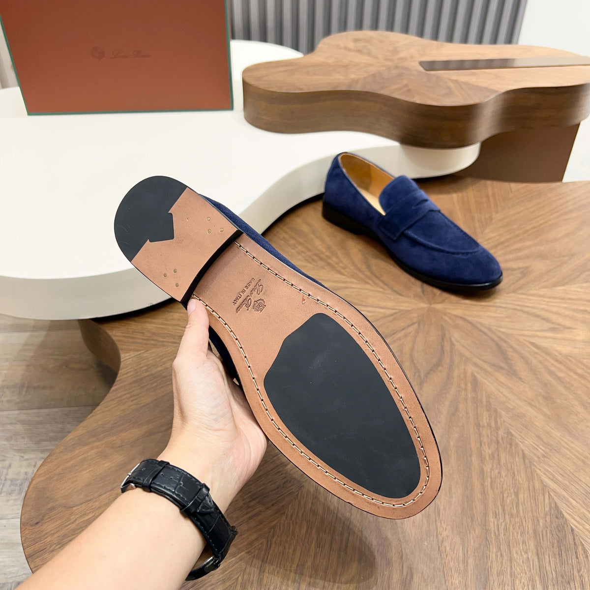 З нубуку з китицями лофери Loro Piana