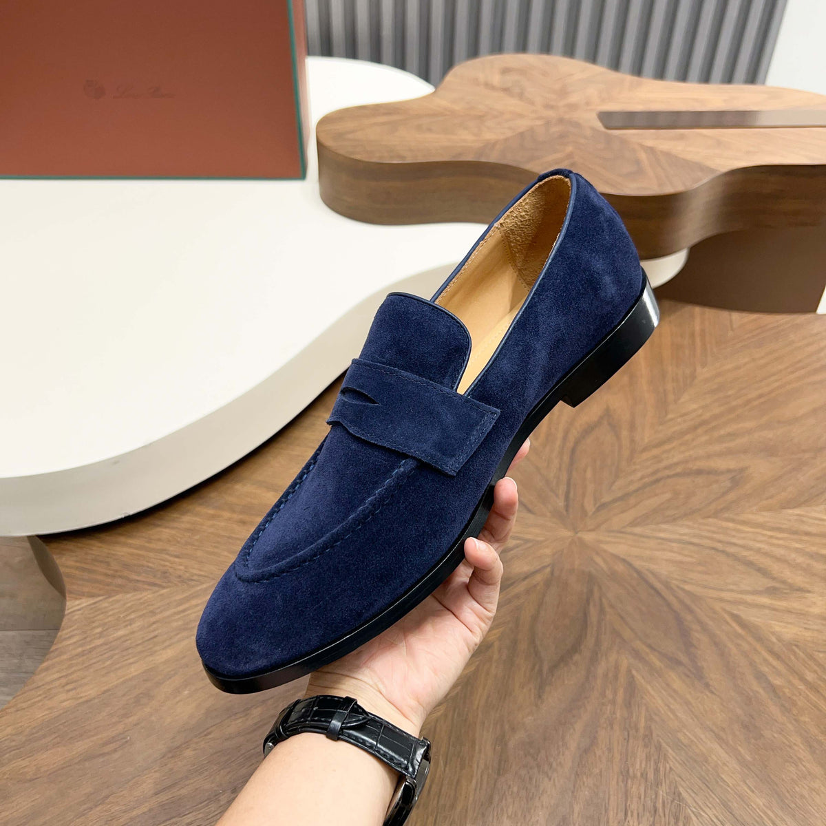 З нубуку з китицями лофери Loro Piana