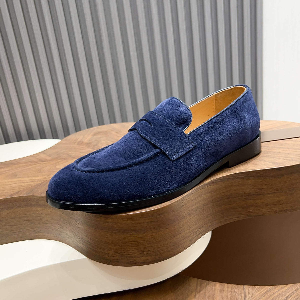 З нубуку з китицями лофери Loro Piana