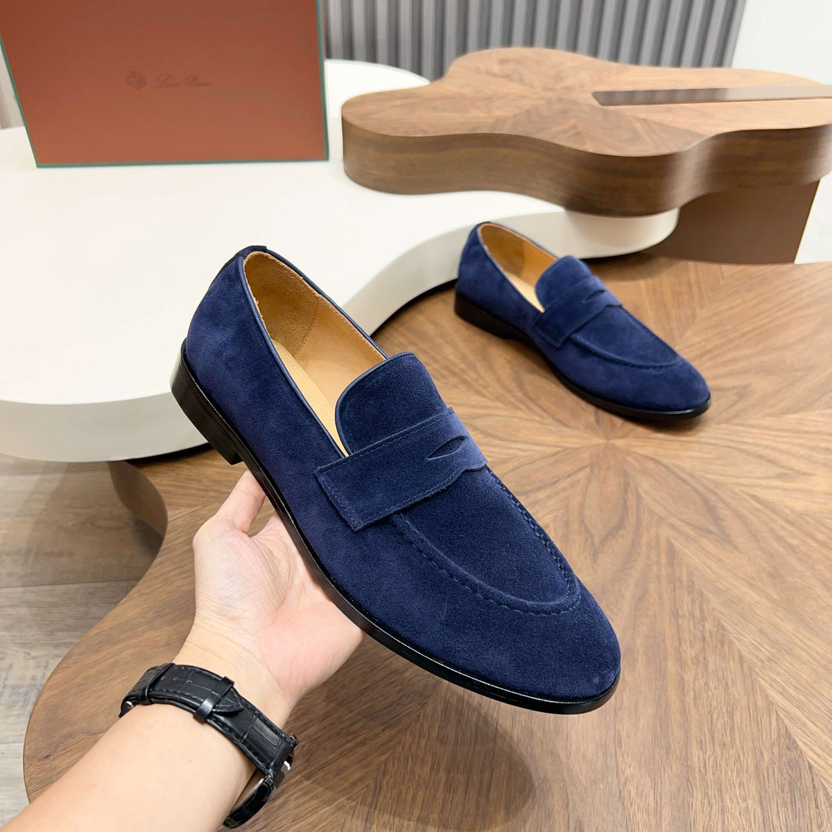 З нубуку з китицями лофери Loro Piana