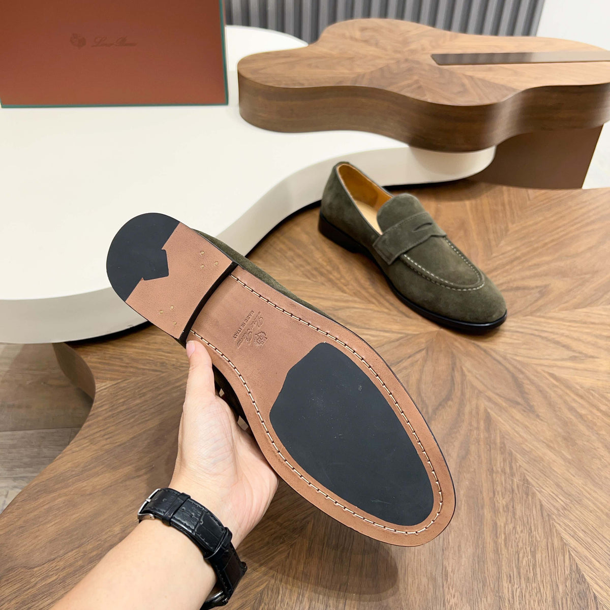З нубуку з китицями лофери Loro Piana