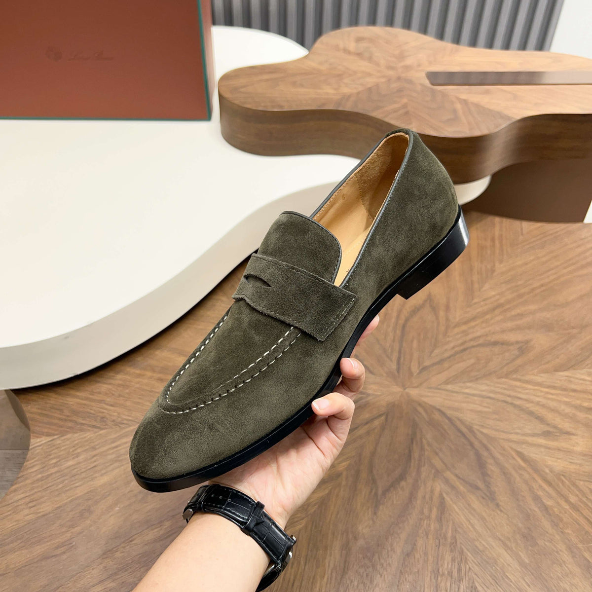 З нубуку з китицями лофери Loro Piana