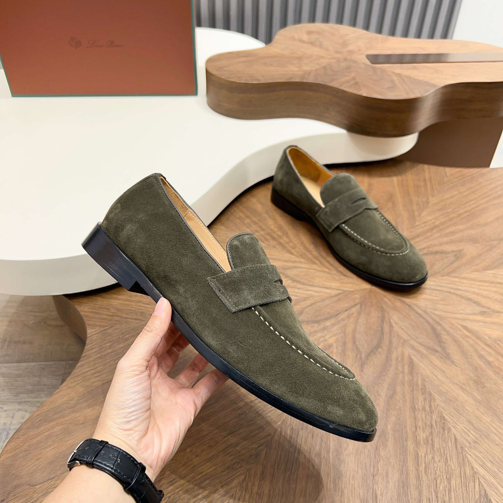 З нубуку з китицями лофери Loro Piana