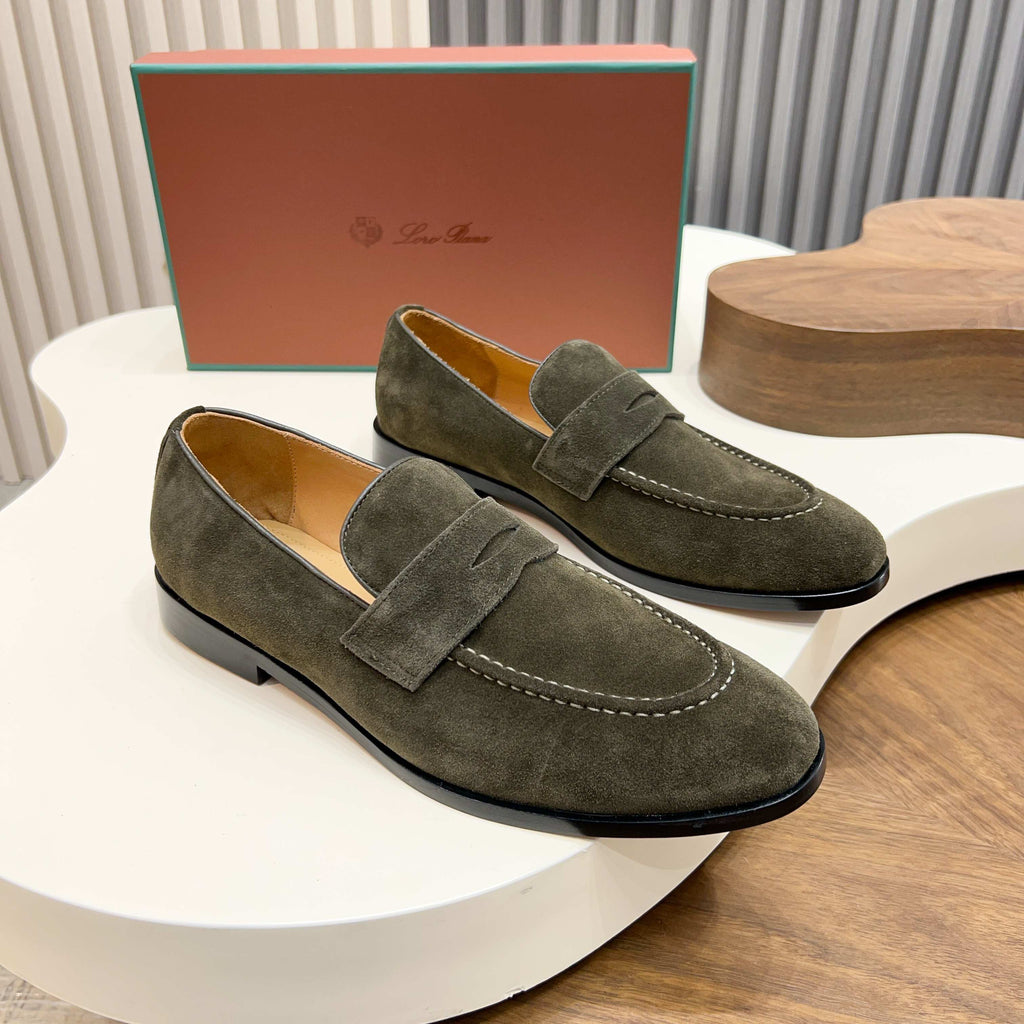 З нубуку з китицями лофери Loro Piana