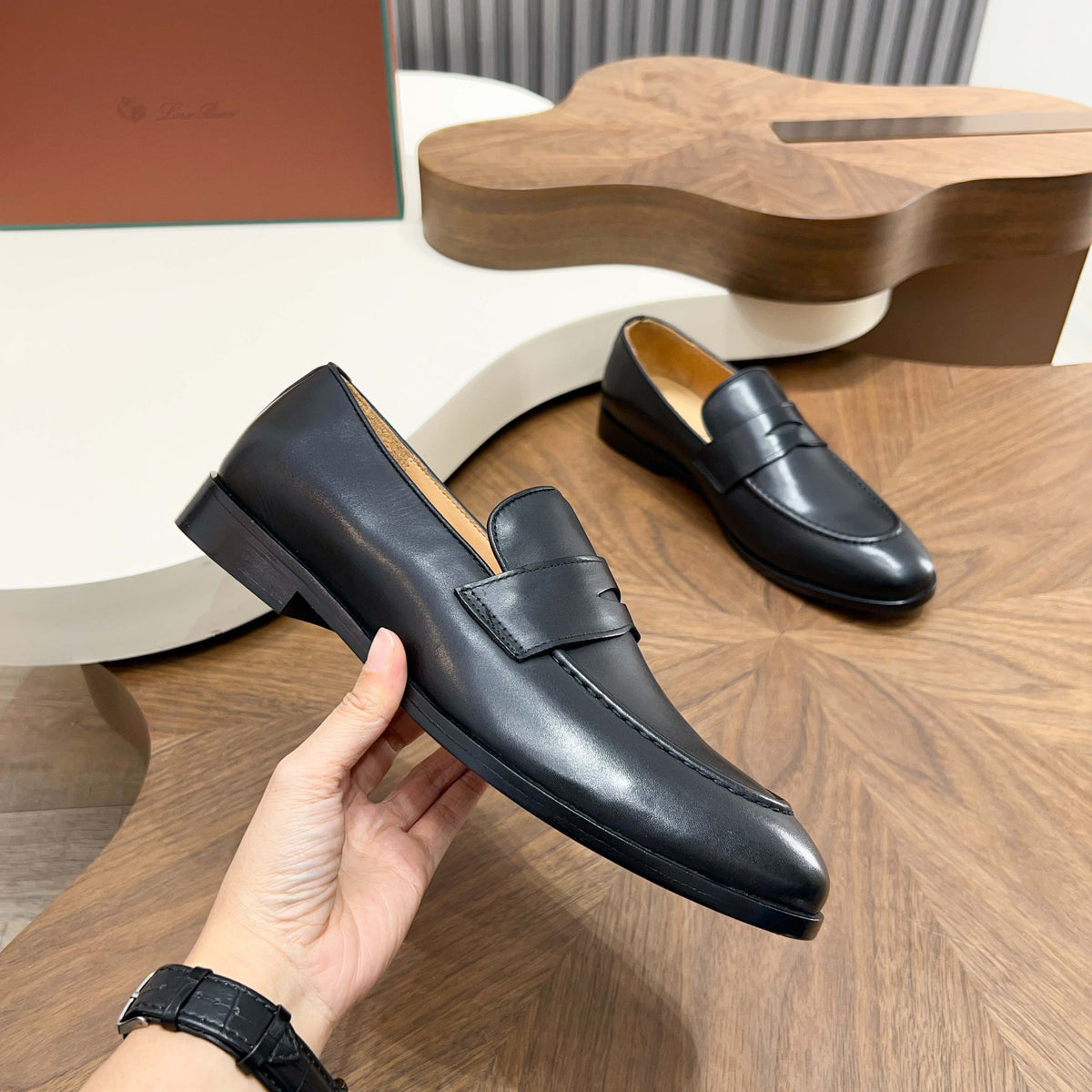 З нубуку з китицями лофери Loro Piana