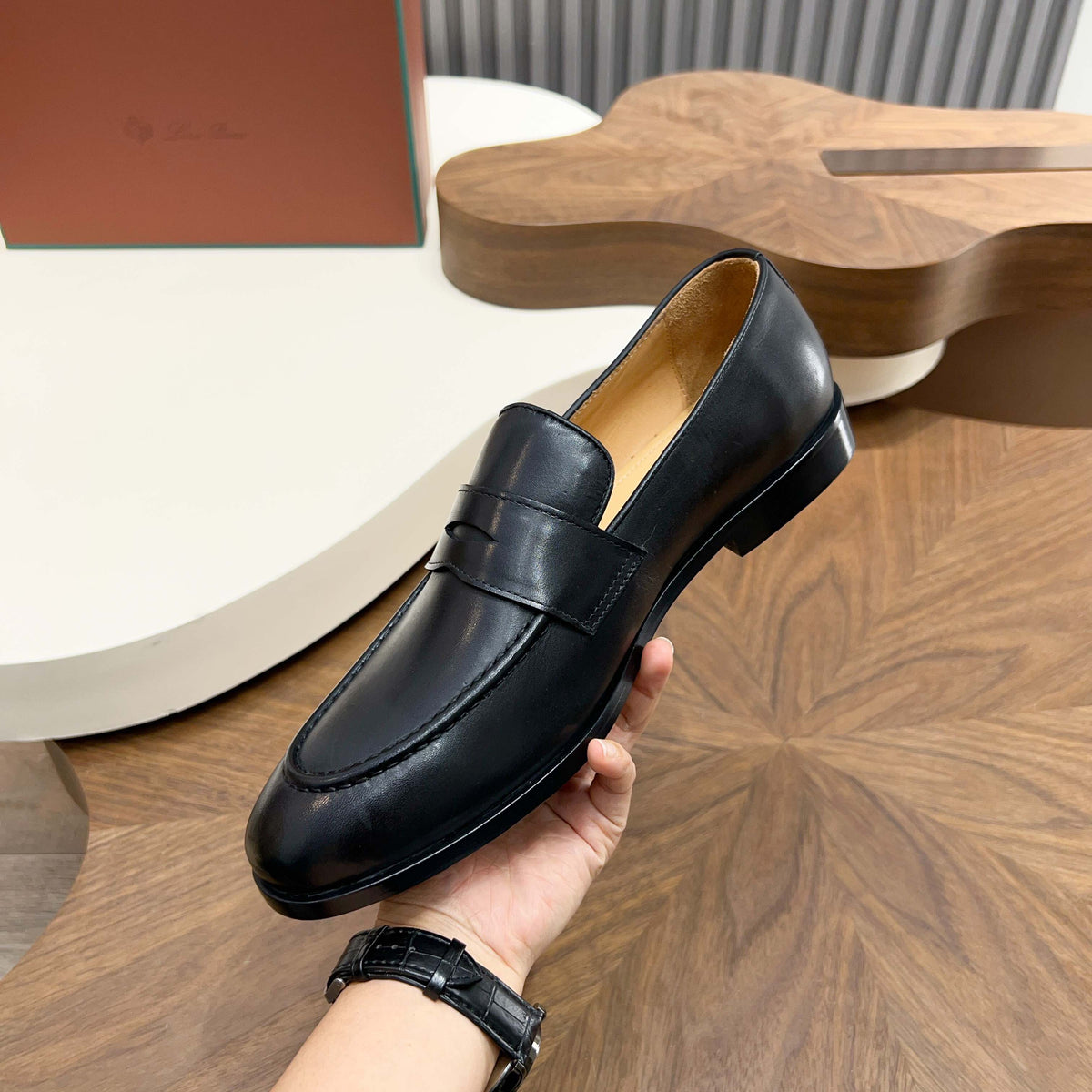 З нубуку з китицями лофери Loro Piana