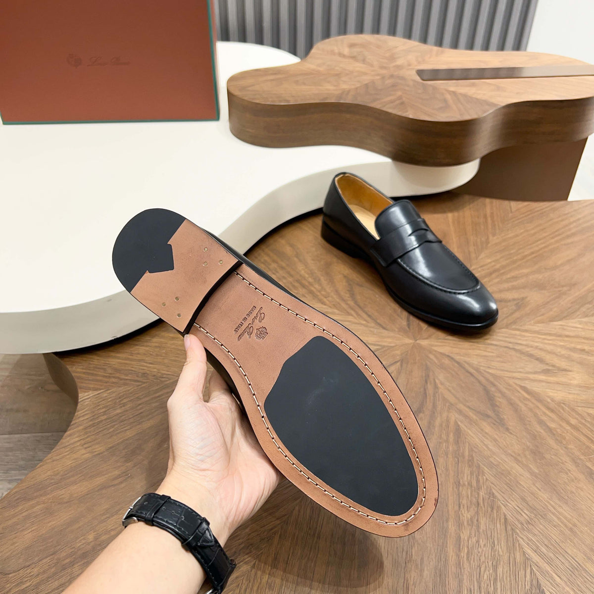 З нубуку з китицями лофери Loro Piana