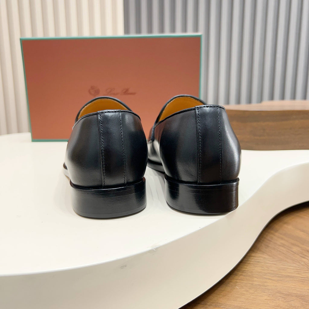 З нубуку з китицями лофери Loro Piana