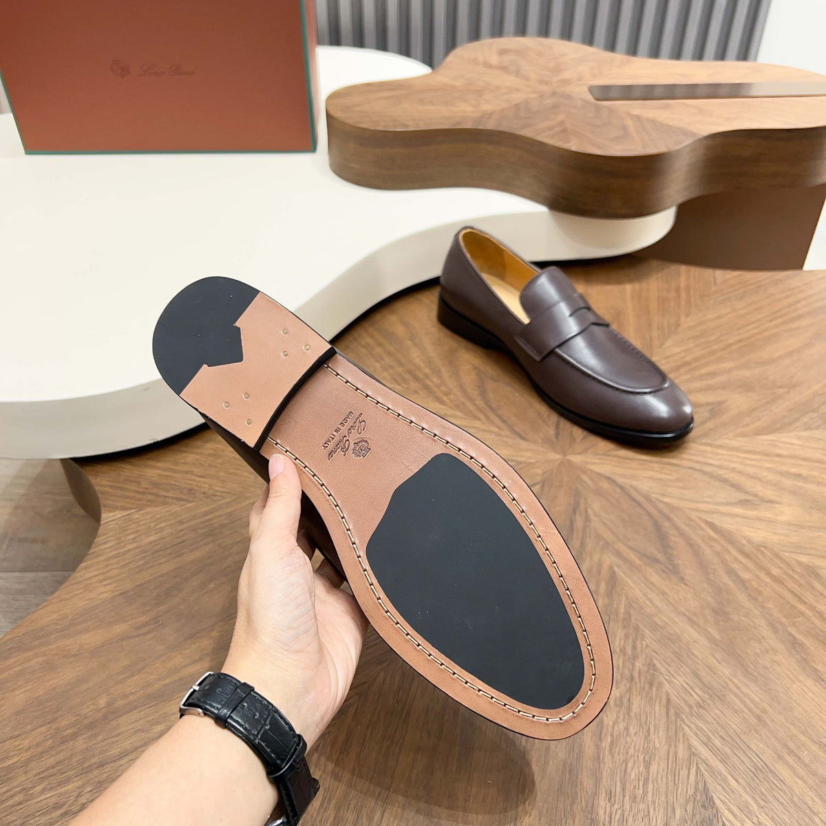 З нубуку з китицями лофери Loro Piana