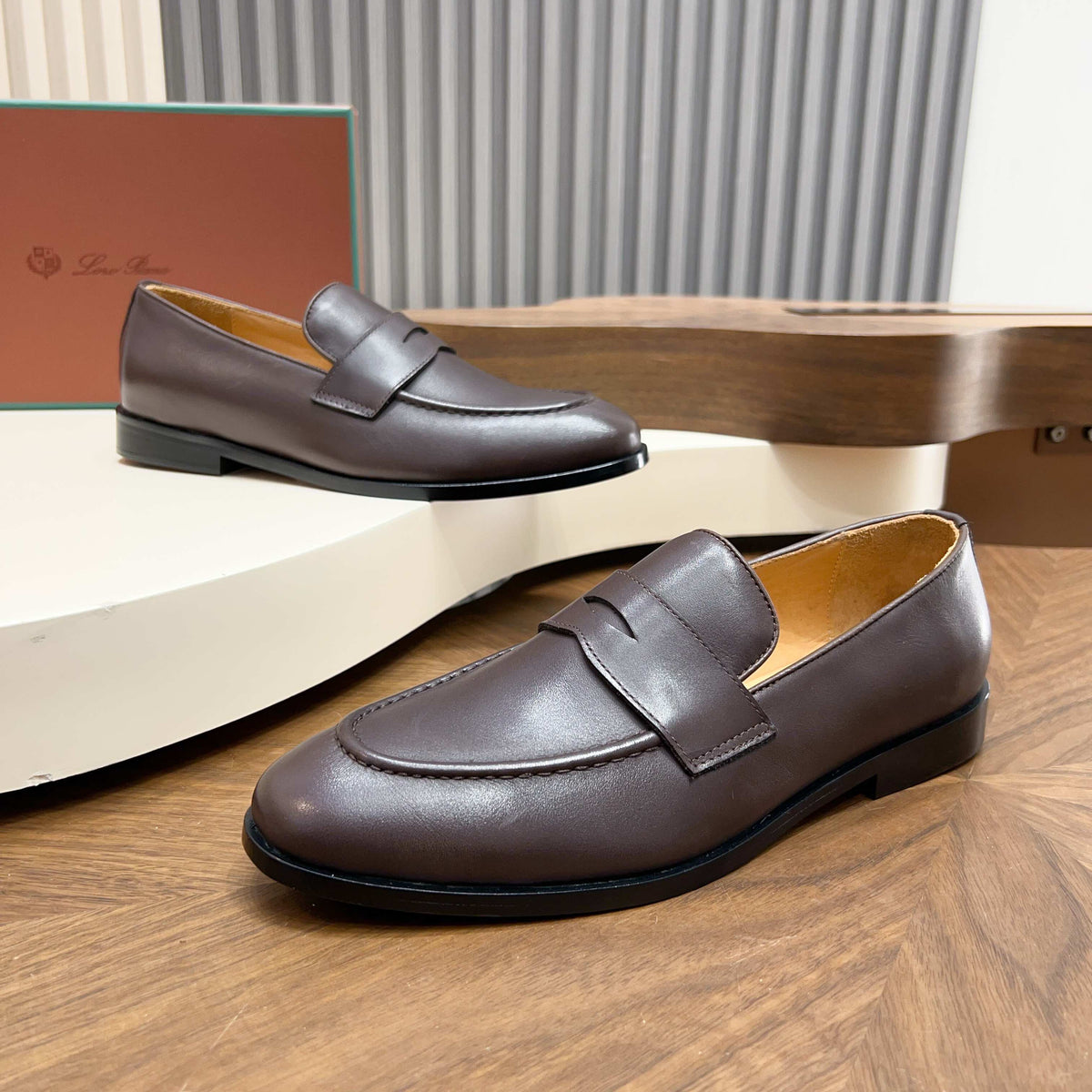 З нубуку з китицями лофери Loro Piana