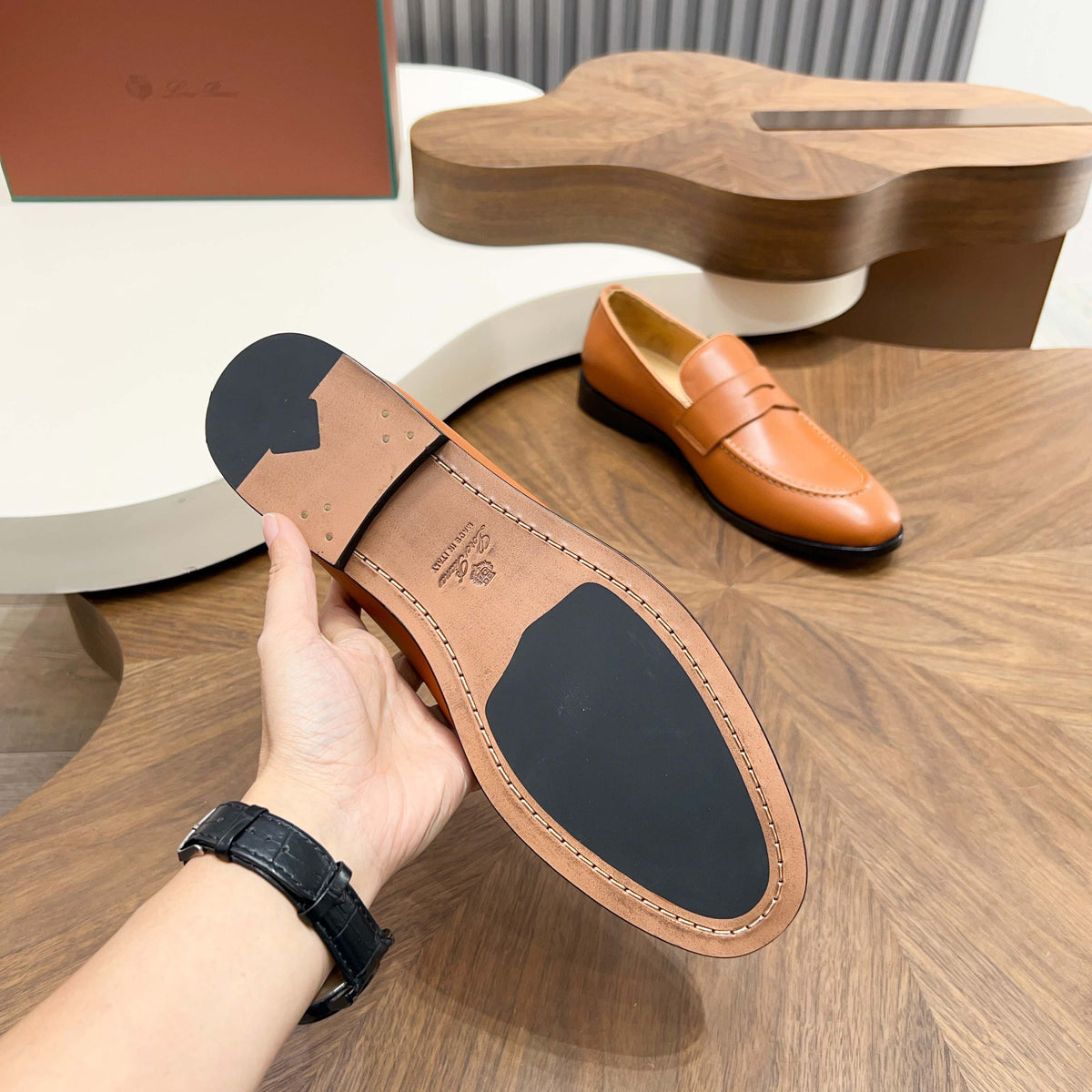 З нубуку з китицями лофери Loro Piana
