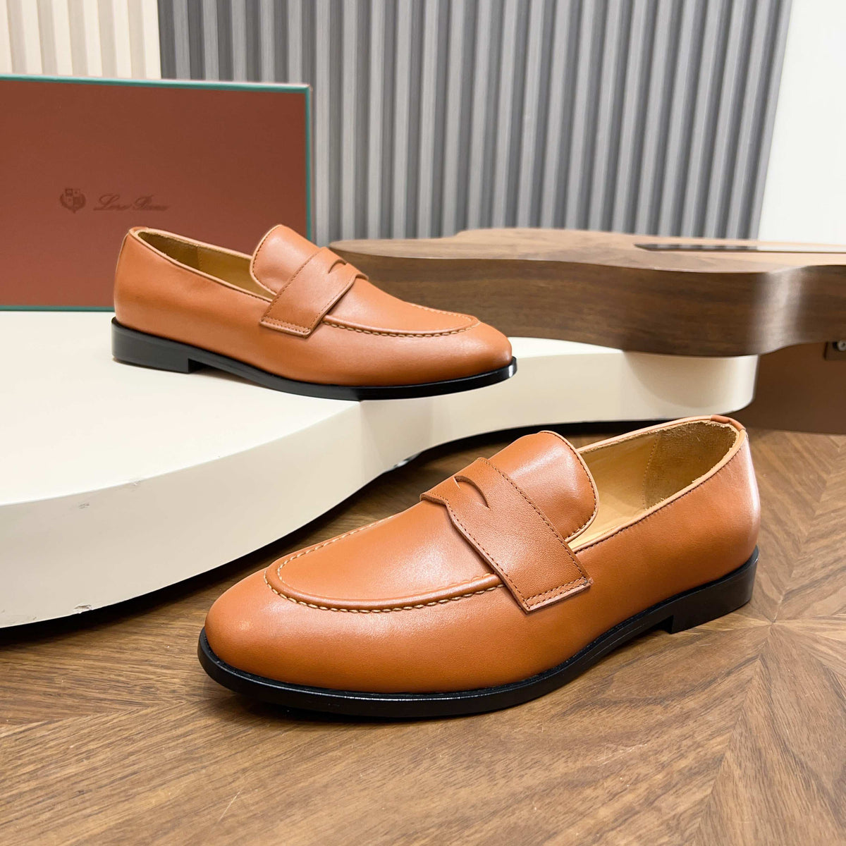 З нубуку з китицями лофери Loro Piana