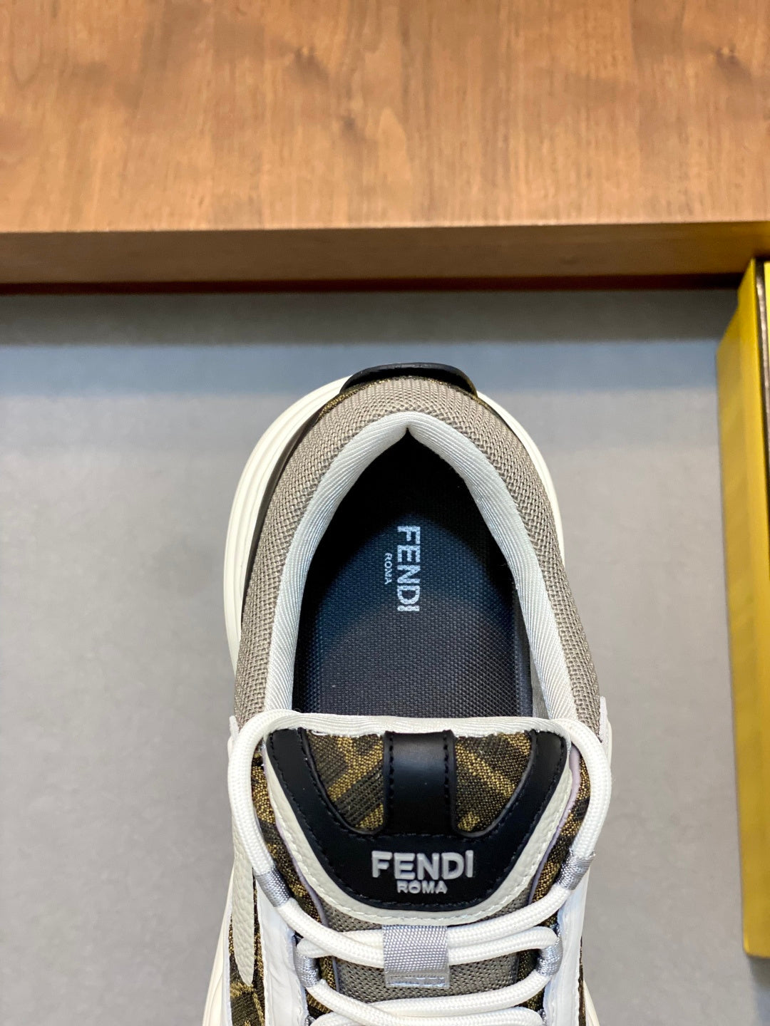Шкіряні кросівки Fendi з телячої шкіри