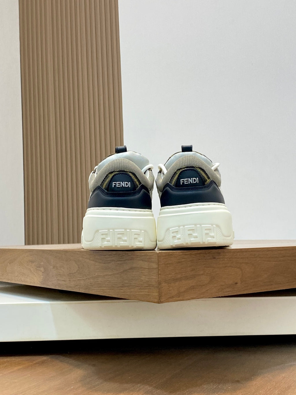 Шкіряні кросівки Fendi з телячої шкіри