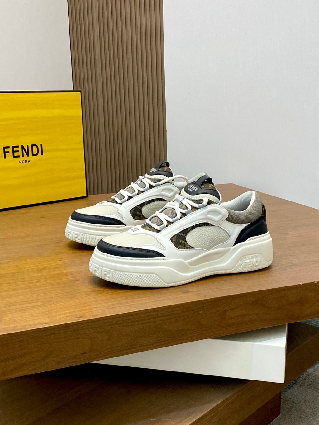 Шкіряні кросівки Fendi з телячої шкіри