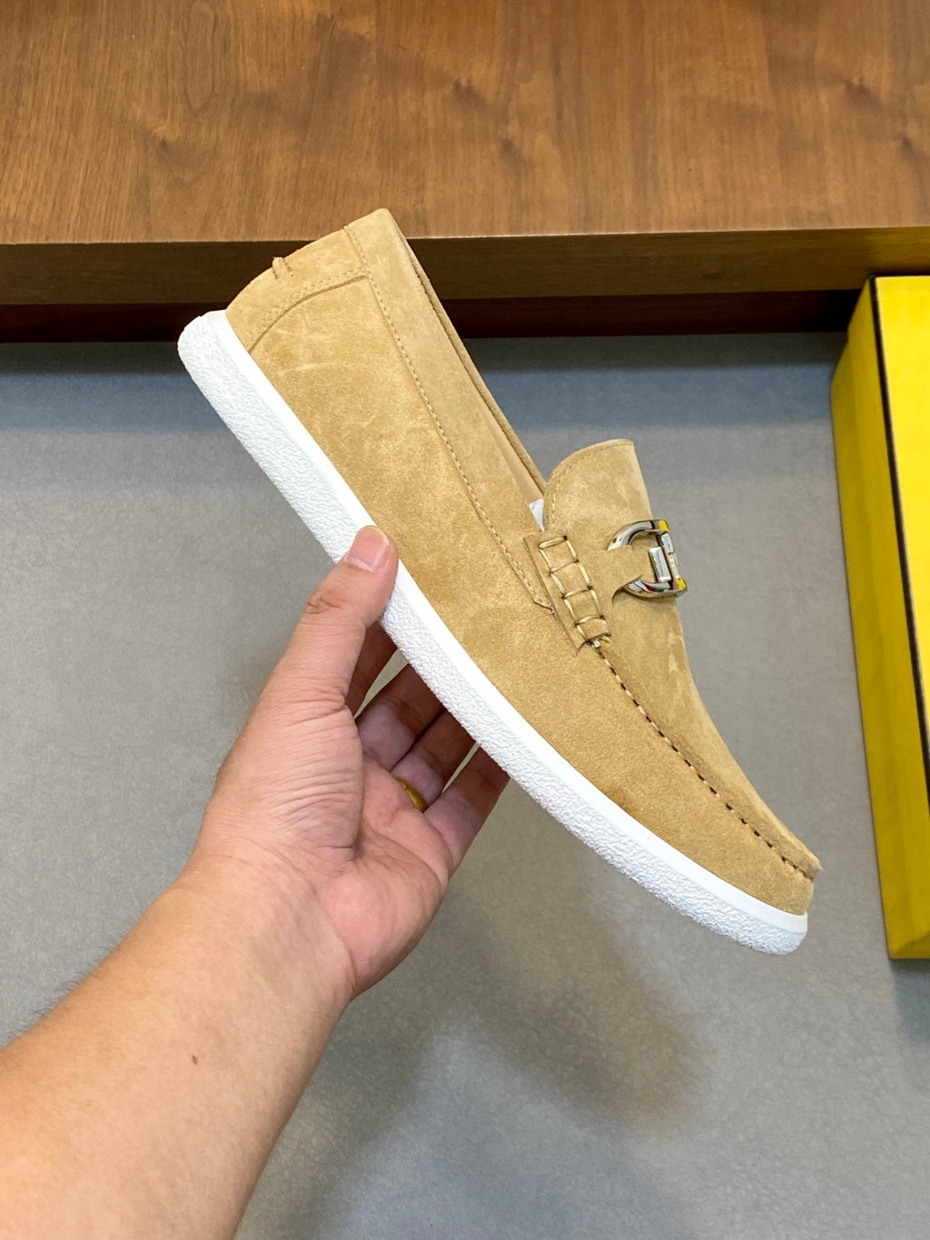 Шкіряні лофери Fendi з металевим декором