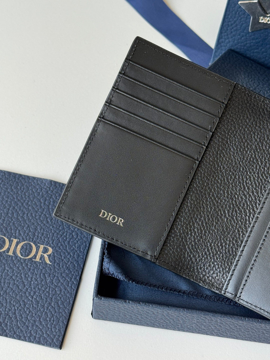 Обкладинка для паспорта Dior Saddle з натуральної шкіри — фото 8