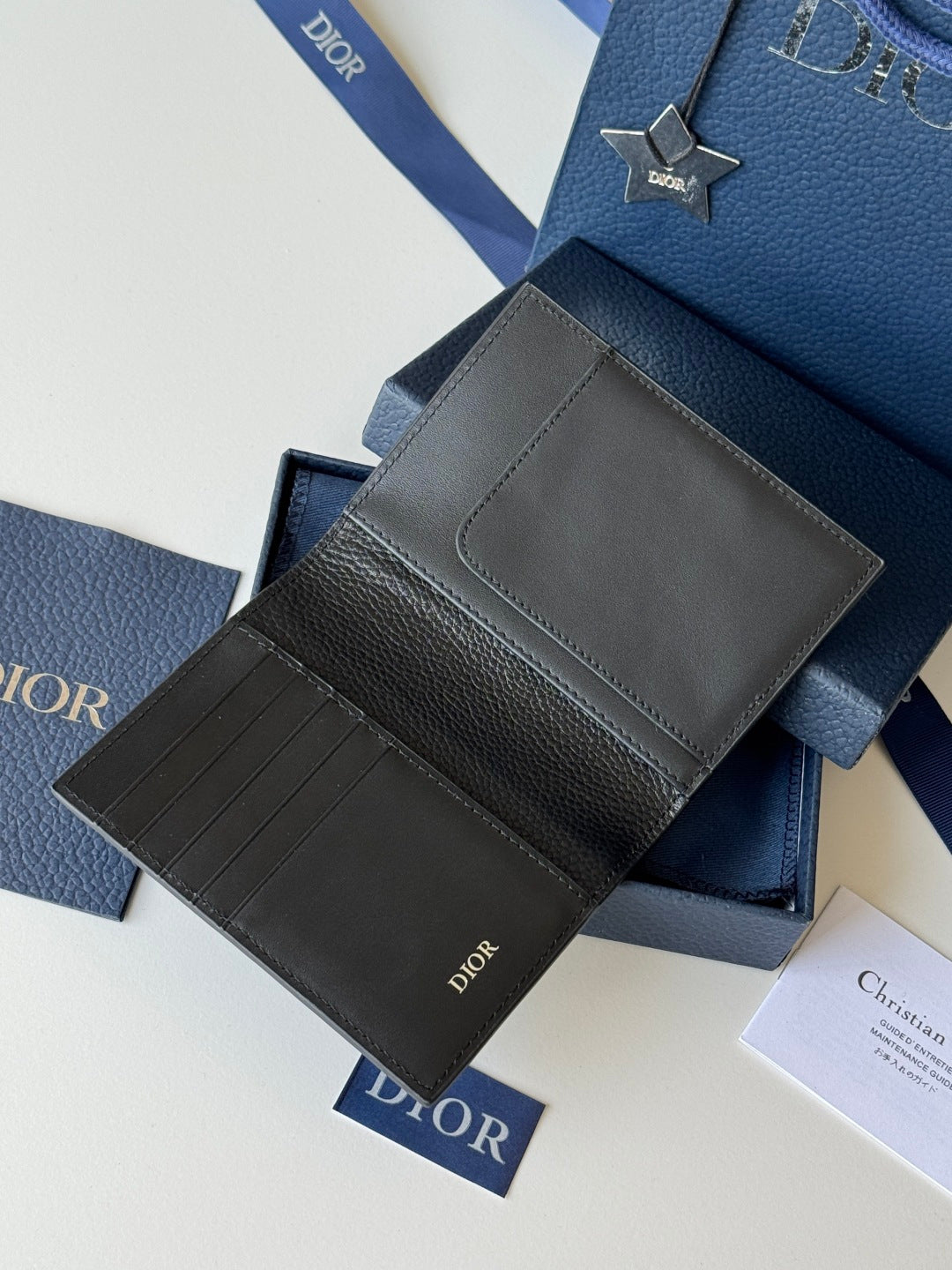 Обкладинка для паспорта Dior Saddle з натуральної шкіри — фото 9