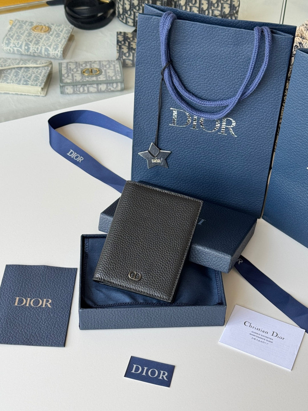 Обкладинка для паспорта Dior Saddle з натуральної шкіри — фото 1
