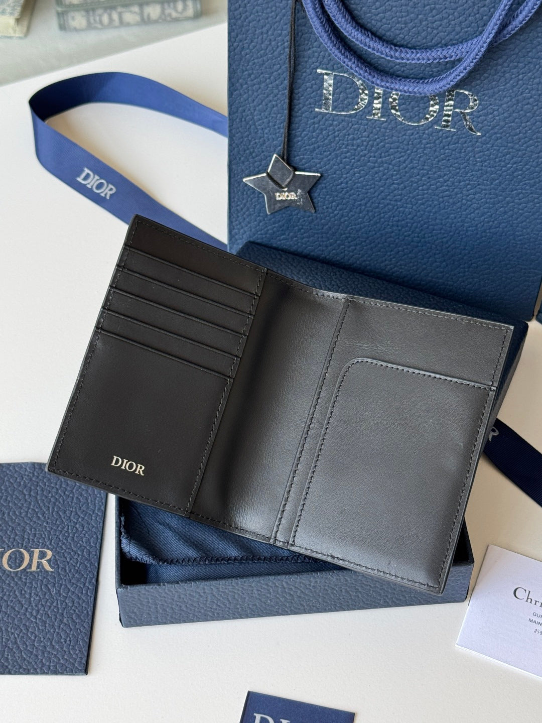 Обкладинка для паспорта Dior Saddle з натуральної шкіри — фото 7