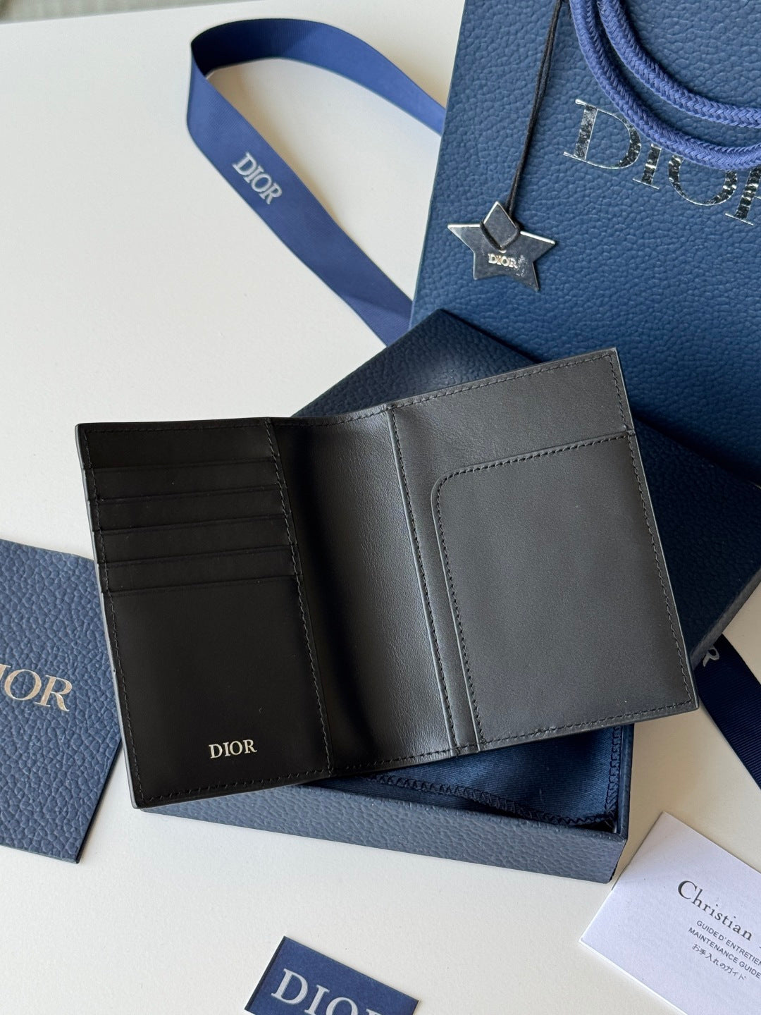 Обкладинка для паспорта Dior Saddle з натуральної шкіри — фото 9