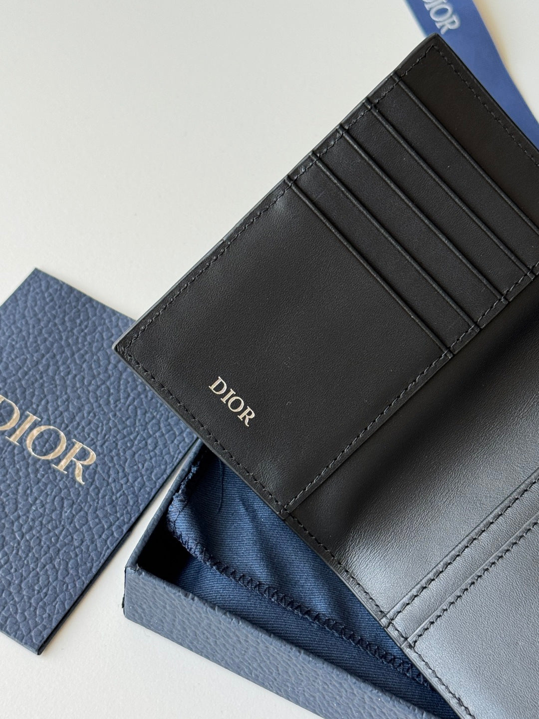 Обкладинка для паспорта Dior Saddle з натуральної шкіри — фото 8