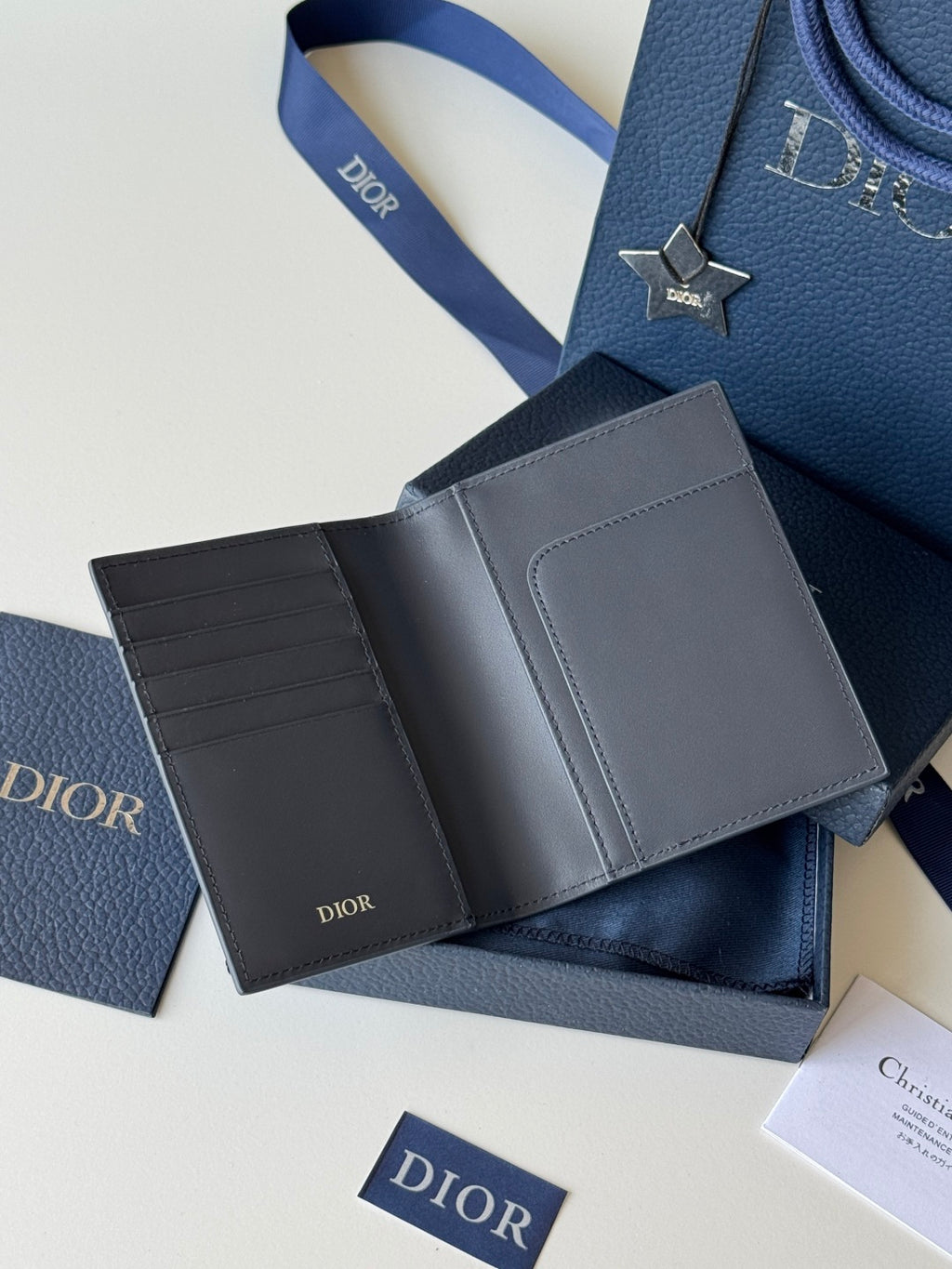 Обкладинка для паспорта Dior Saddle з натуральної шкіри — фото 9
